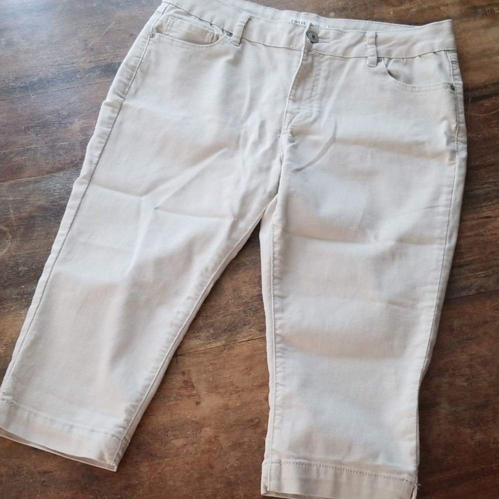 Sz 12 beige crop pants